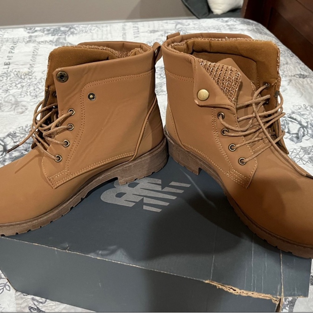 Women boots size 9
